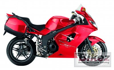 2010 Triumph Sprint ST photo